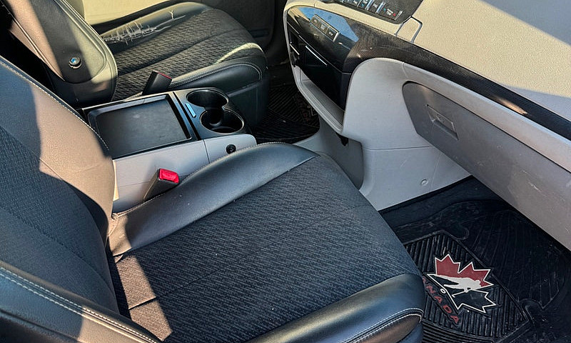 2011 Toyota Sienna 8...