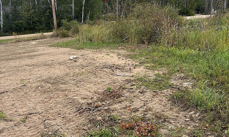 Large Lake Lot At De...