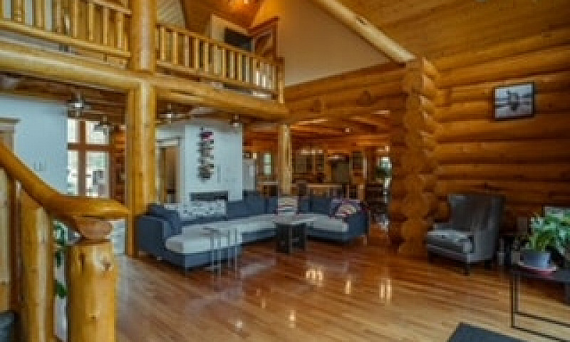 5 Bedroom 3 Bath Log...
