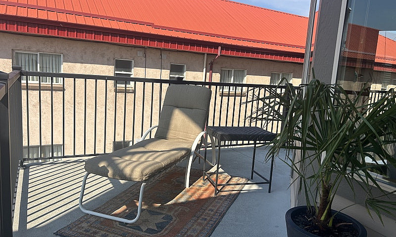1 Bed, 1 Bath Condo....