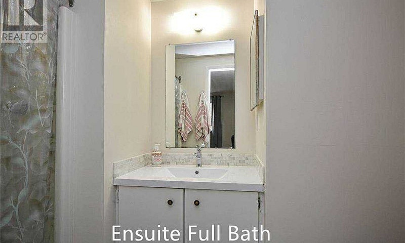Nov 1 - 3 Bed 2.5 Ba...