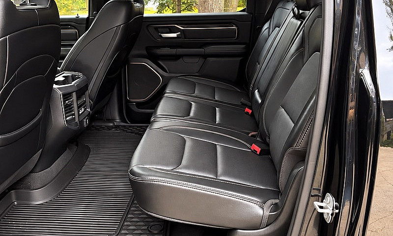 Ram 1500Noir Sport 2...