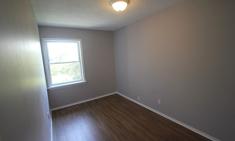 Charming 2+1 Bdrm  H...