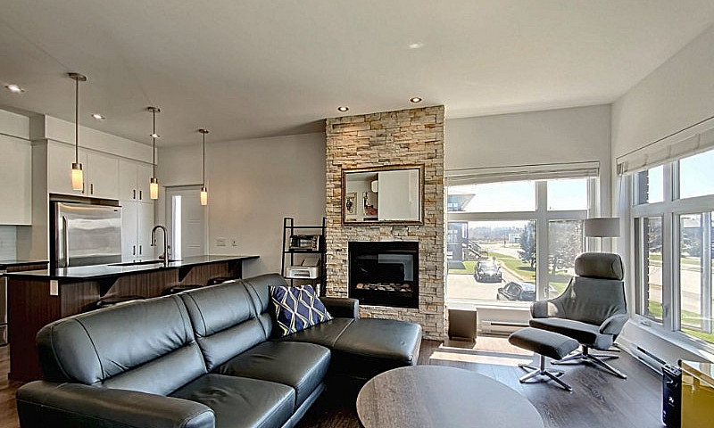 Très Beau Condo À Ay...