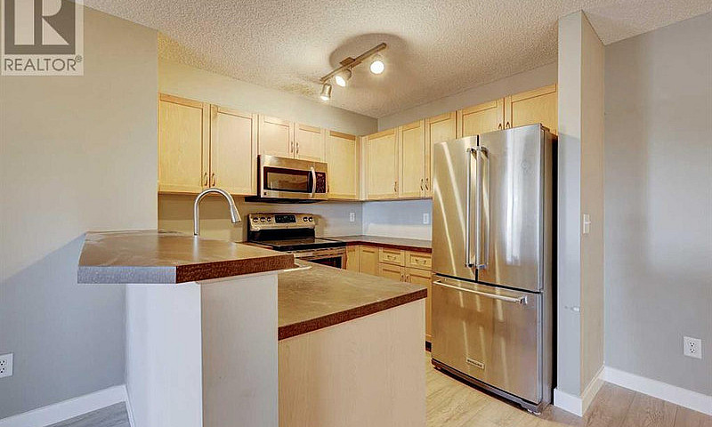 Beautiful 2 Bed +Den...