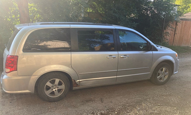 2011 Grand Caravan 1...