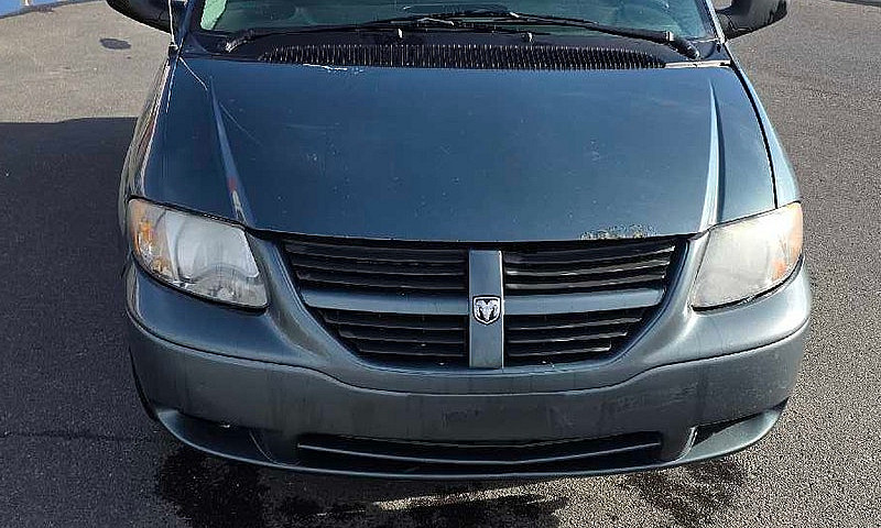 2005 Dodge Grand Car...