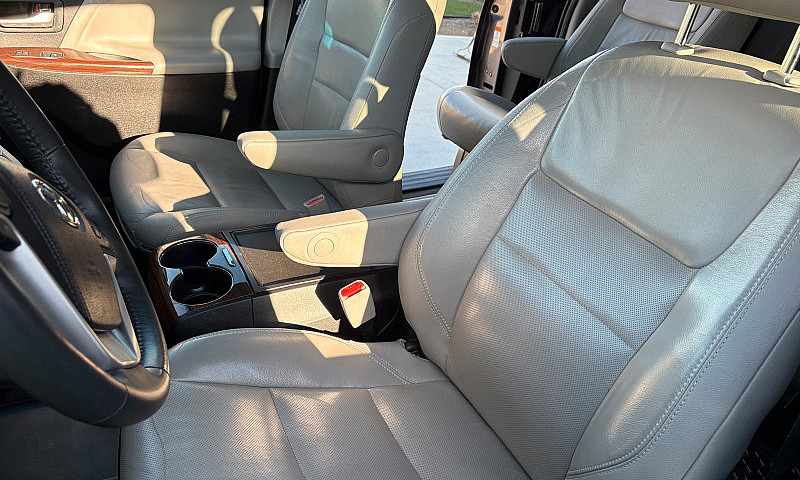 2015 Toyota Sienna L...