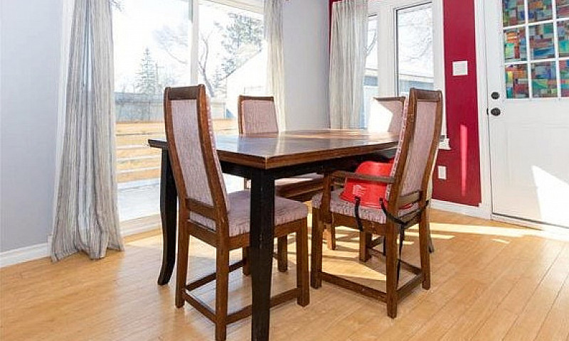 Charleswood House Fo...