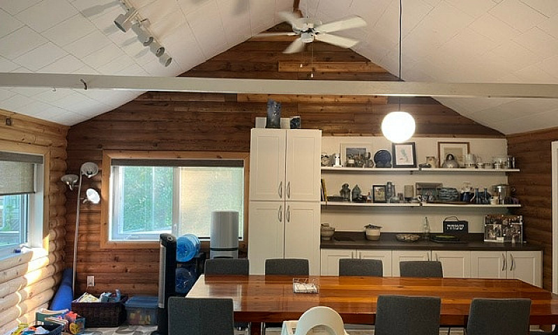 Loni Beach Cottage F...