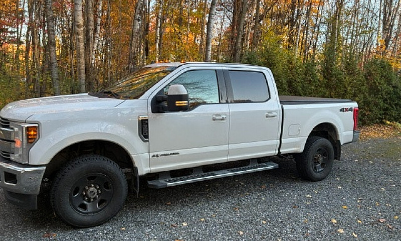 Ford F-350 Lariat Di...