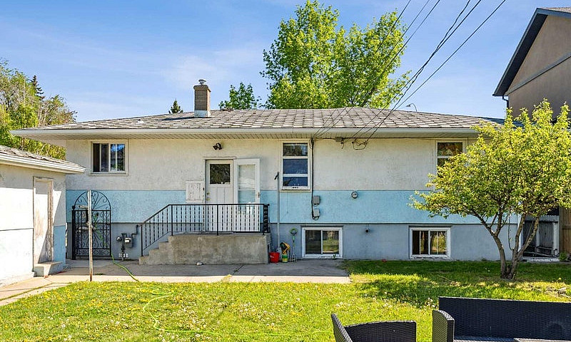 2 Bedroom Lower Suit...