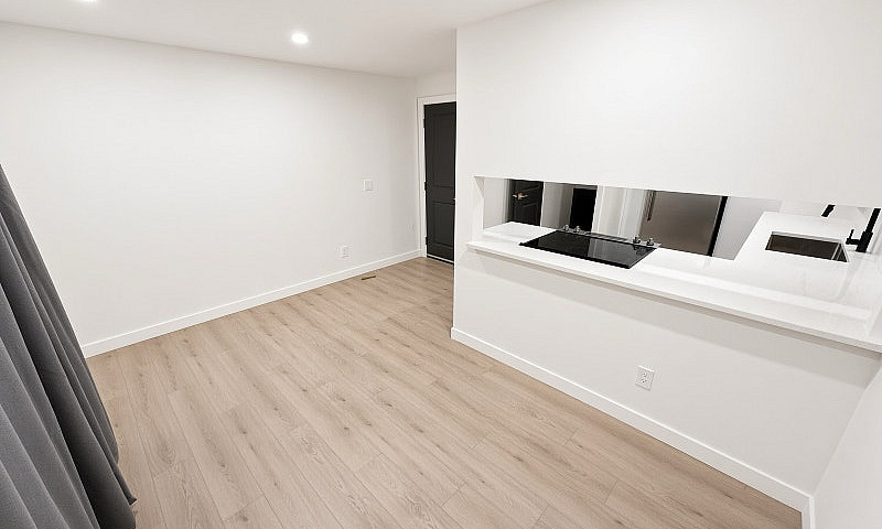 Oakridge 2-Bed 800Sq...