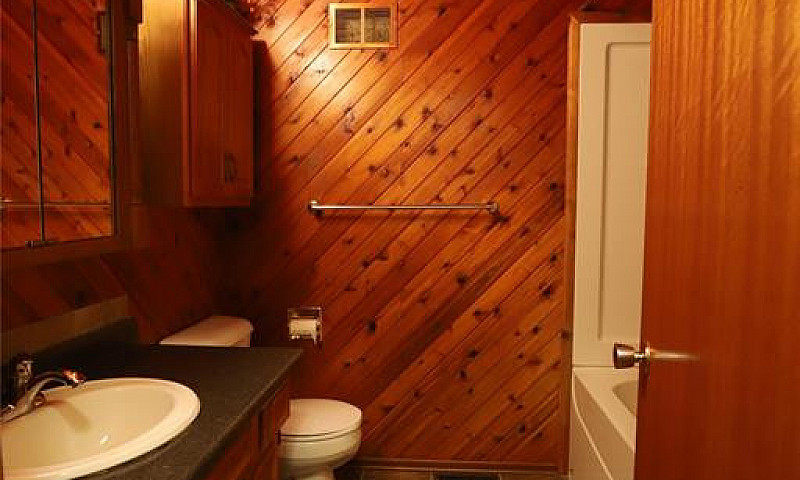 Charming 3 Br Huge L...