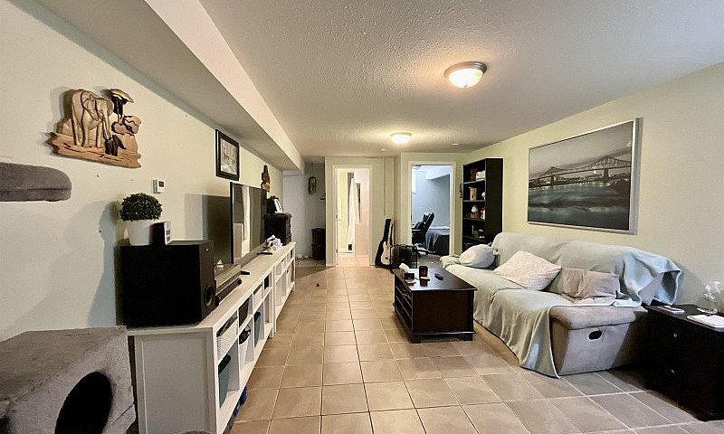 2 Bed Basement With ...