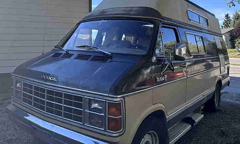 Dodge Ram B250 Royal...