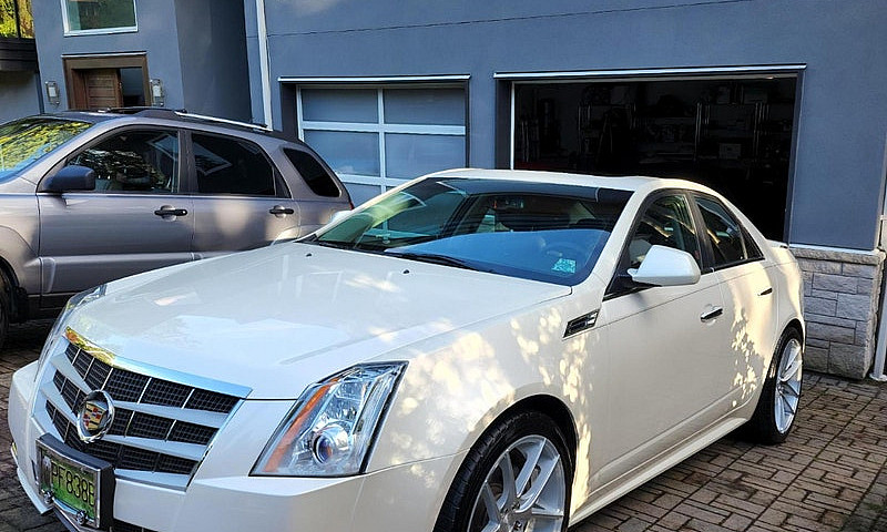 Cadillac Cts — Luxur...
