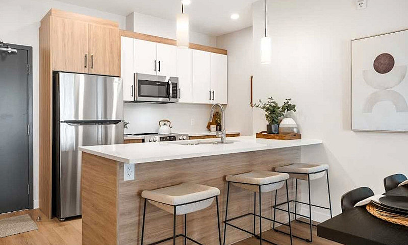Sublet 3Bed+Den/Stor...