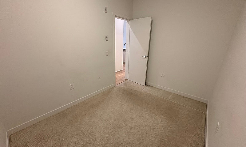 Modern Top-Floor 2-B...