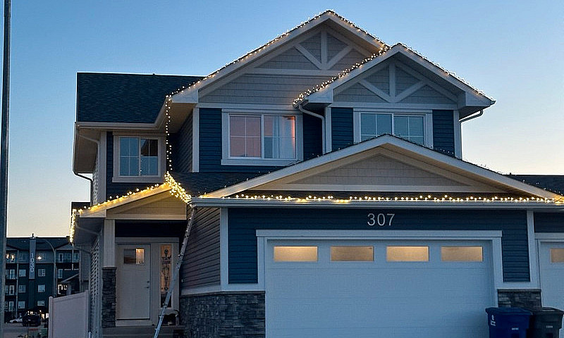 House For Sale, 2022...