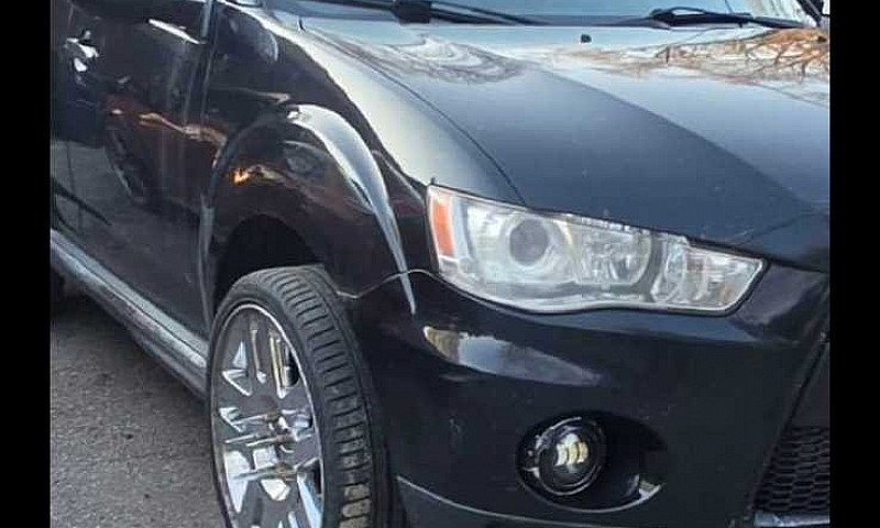 2010 Mitsubishi Outl...