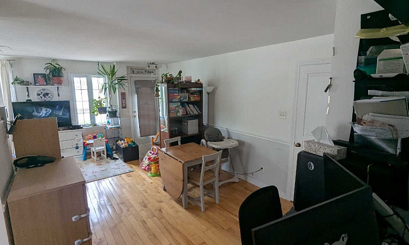 2 Chambres À Coucher...