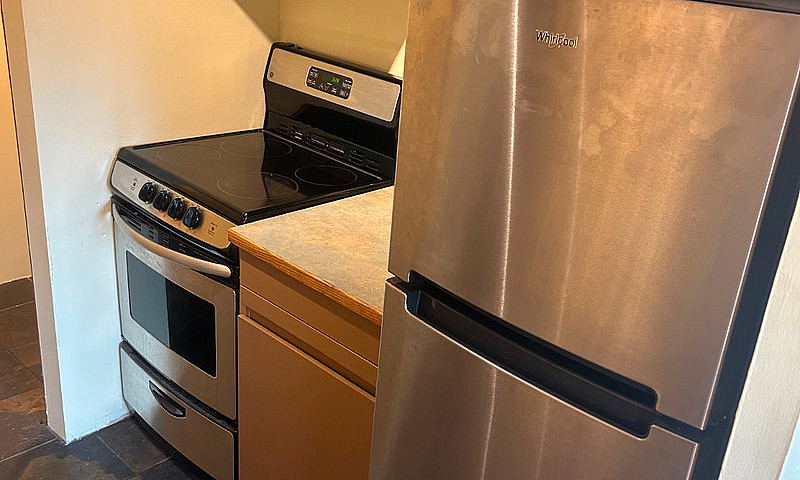 Bright Spacious 750-...