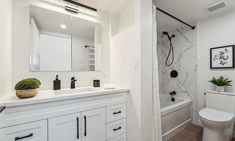 Stunning 1 Bedroom C...