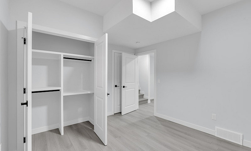 Cozy Two Bedroom Leg...