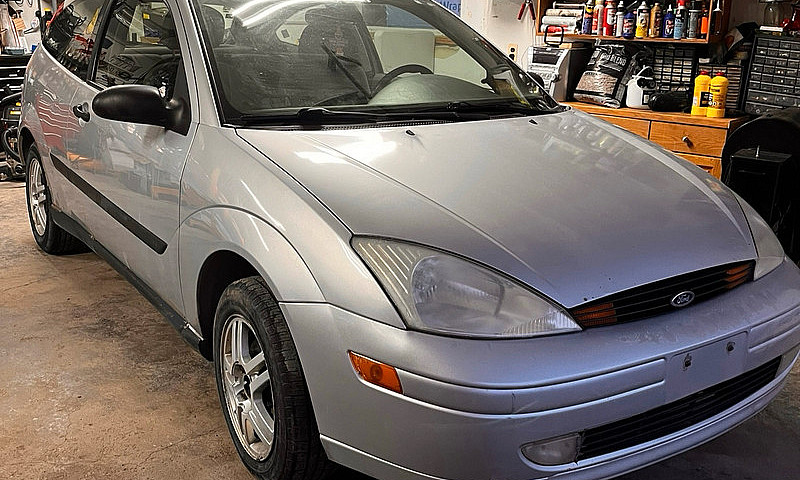 2000 Ford Focus Zx3...