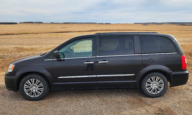 2014 Chrysler Town &...