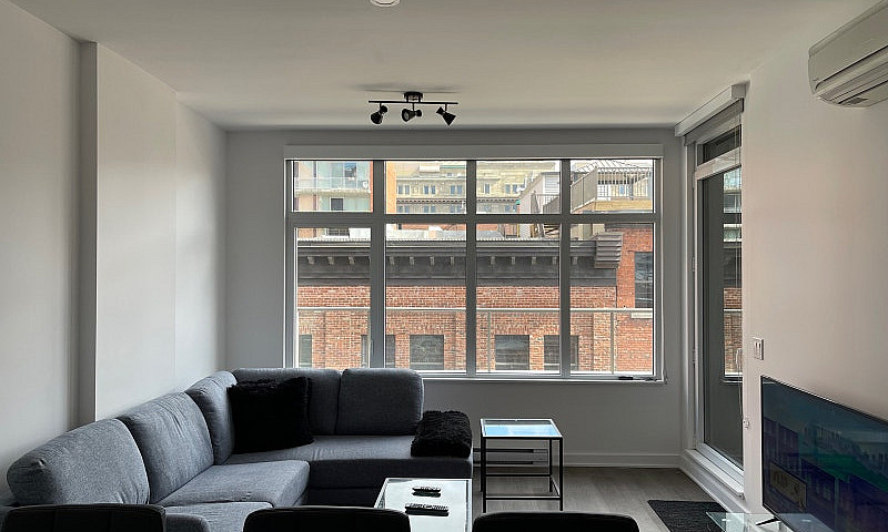 Luxury 1-Bedroom Apa...