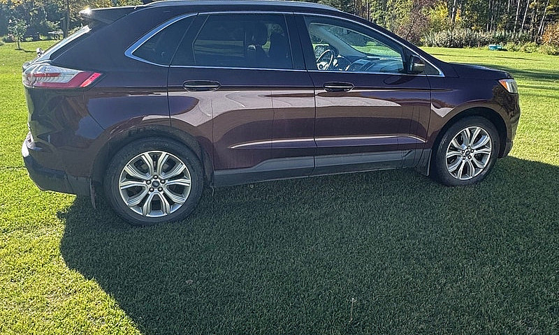 2020 Ford Edge Titan...