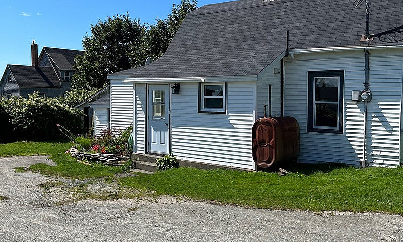 3 Bed 1 Bath Highway...