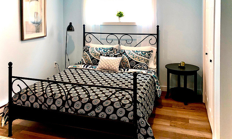 Basement Suite For R...
