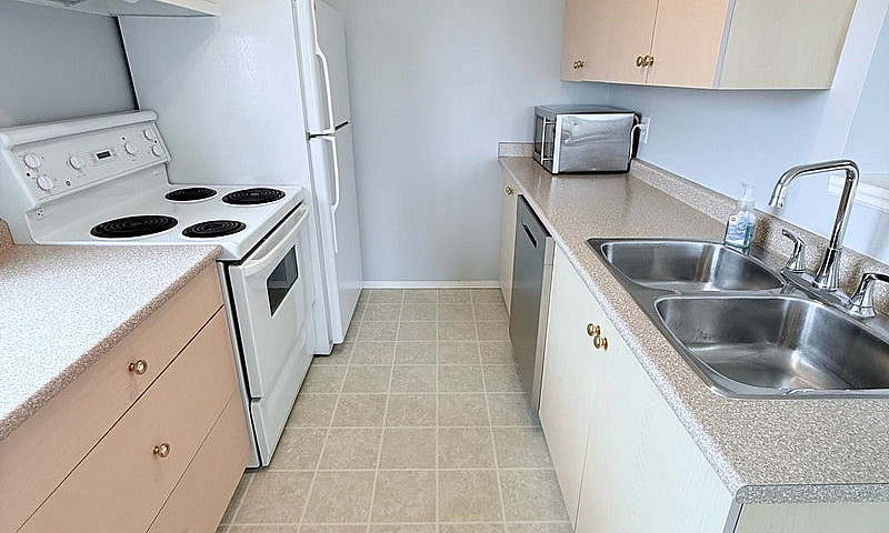 Bright 2 Bed, 1 Bath...
