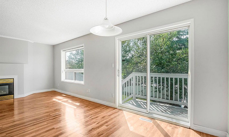  Bi-Level Townhouse ...