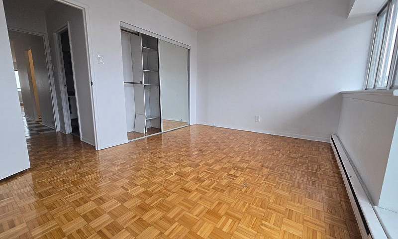 1 Bdrm Apt @ Somerse...