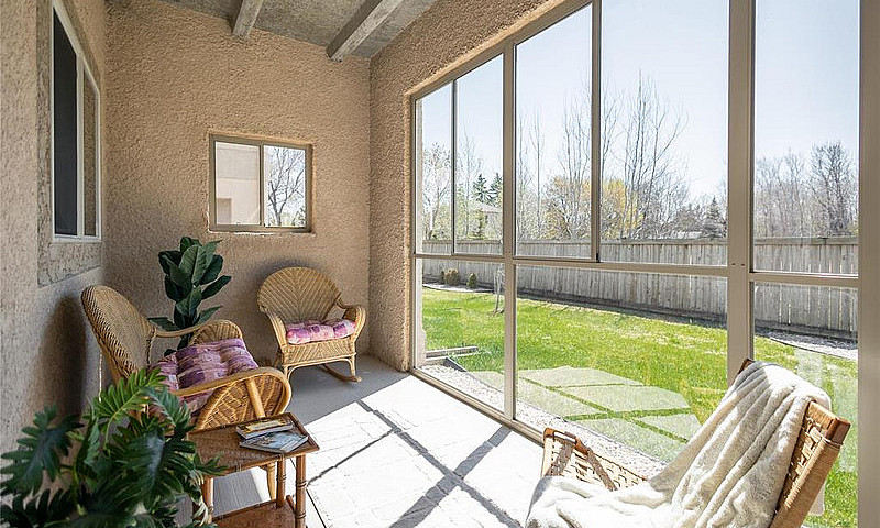 Charleswood Condo - ...