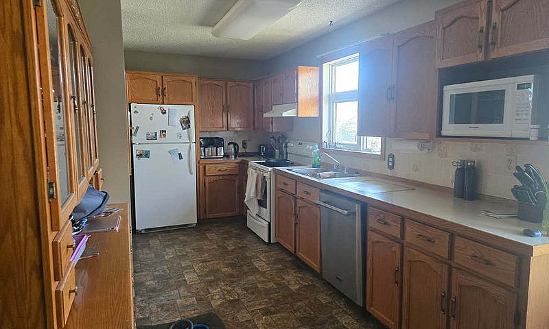 House For Sale In Me...
