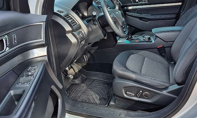 Ford Explorer Xlt...