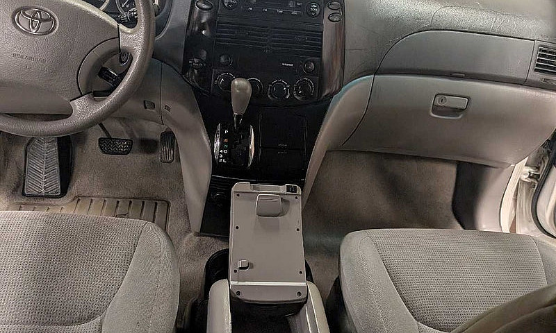 2004 Toyota Sienna A...