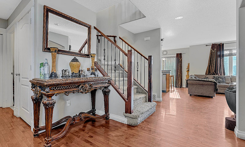 3 Bedrooms 3 Bath Ho...