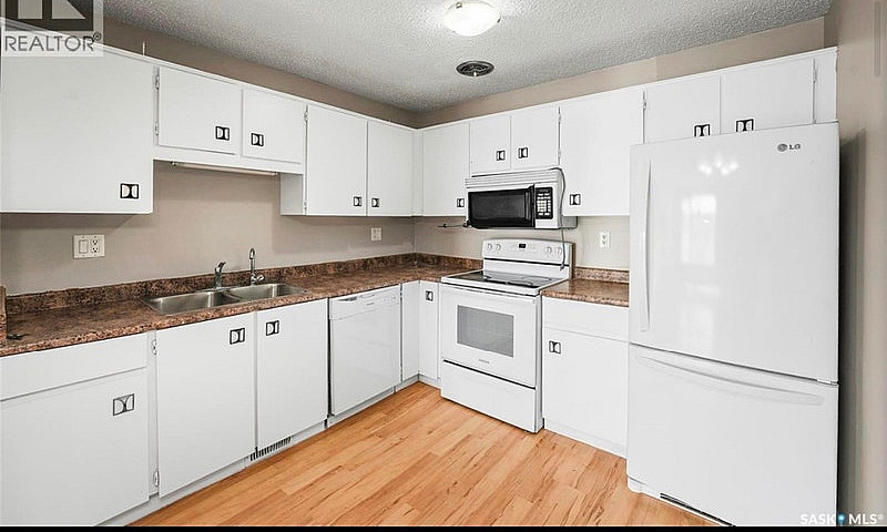 Beautiful 3-Bed, 2-B...