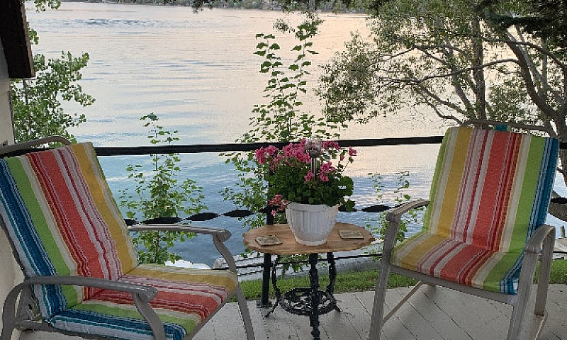 Four-Season Cottage ...