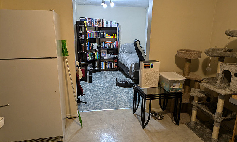 Bachelor Suite For R...