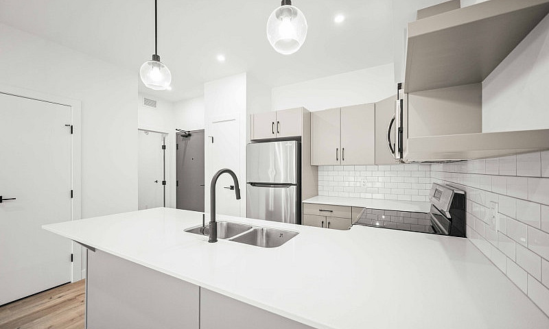 Luxury  2 Bedroom Ap...