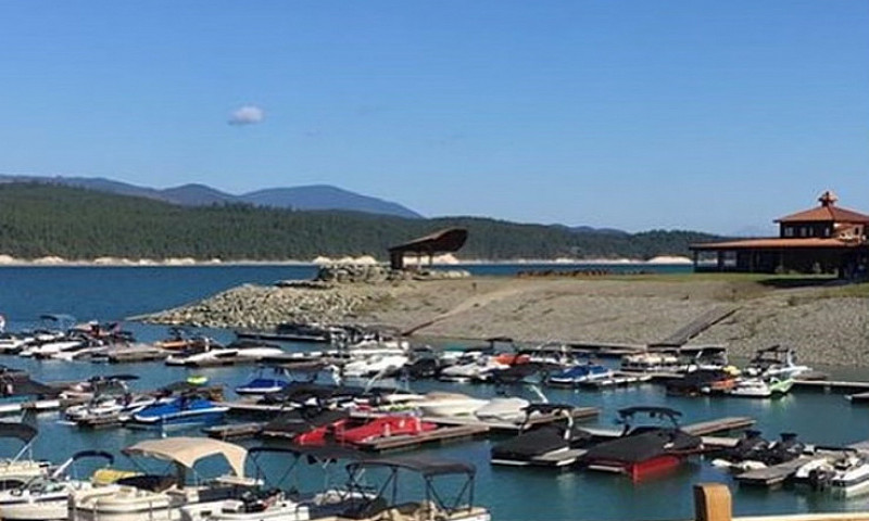 Serviced Lot In Mari...