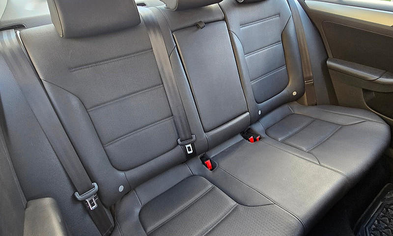 2011 Volkswagen Jett...