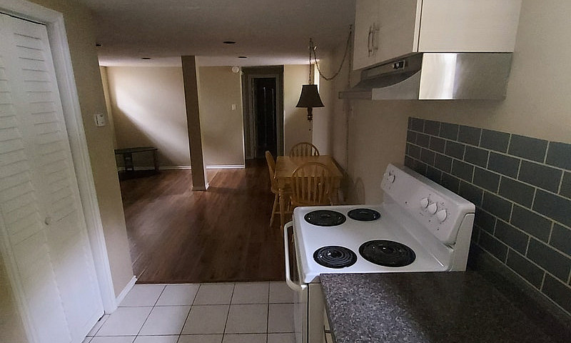 One Bdrm Basement Ap...